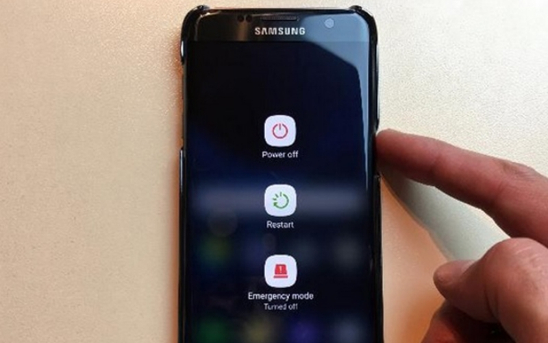 Khởi động lại điện thoại